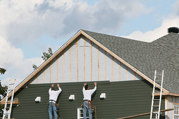 Professional Vinyl Siding technician working in Colts Neck, NJ